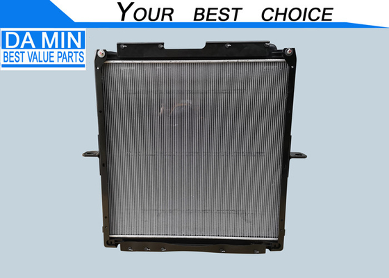 6UZ1 Isuzu Radiator 8974321060 Qingling 1301010-D15YR dla Giga VC61 aluminiowy rdzeń chłodzący i wentylator z tworzywa sztucznego